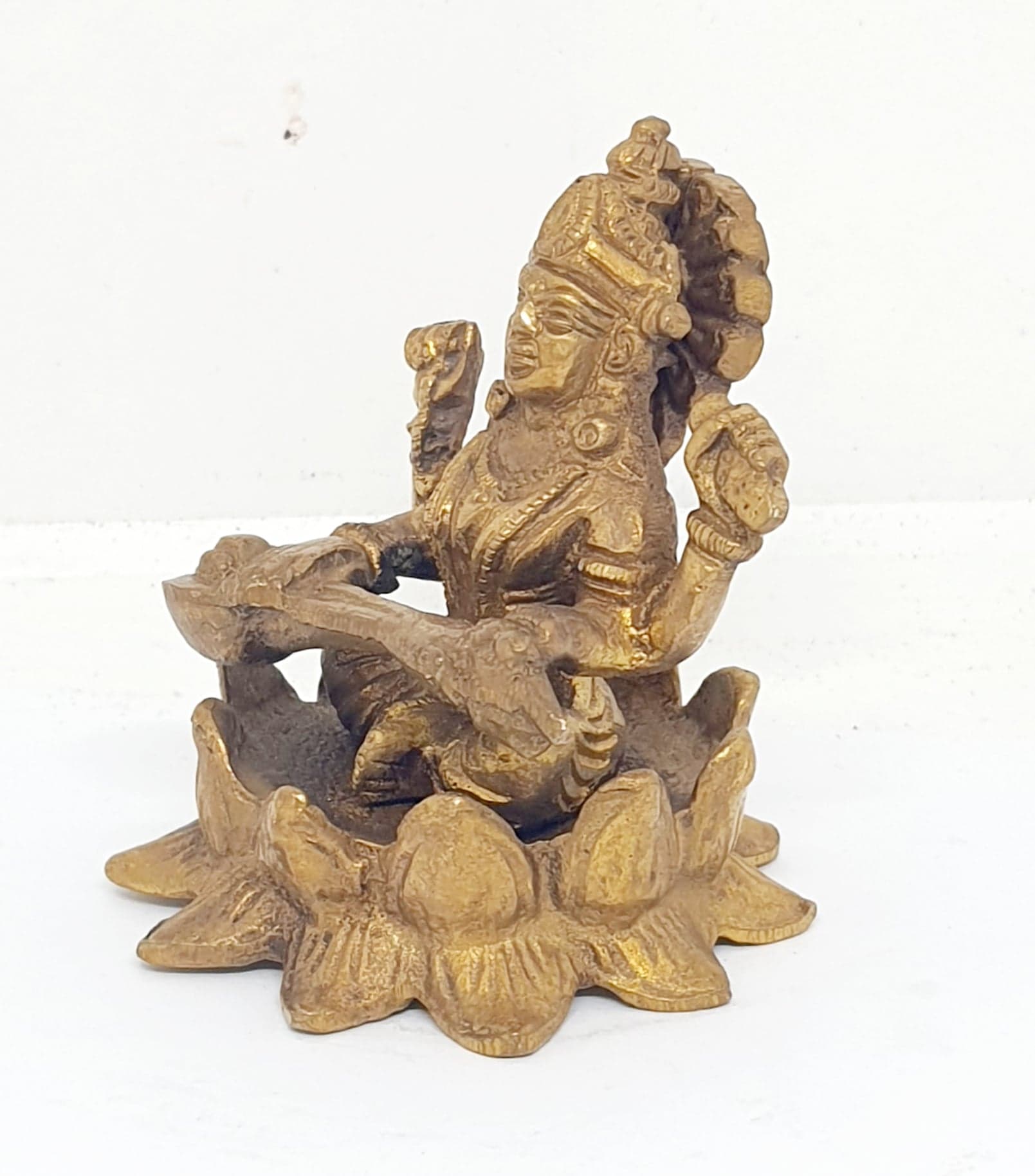 รูปภาพที่1 ของสินค้า : TP085 พระแม่สุรัสวดีนั่งดอกบัว เนื้อทองเหลืองอินเดีย 