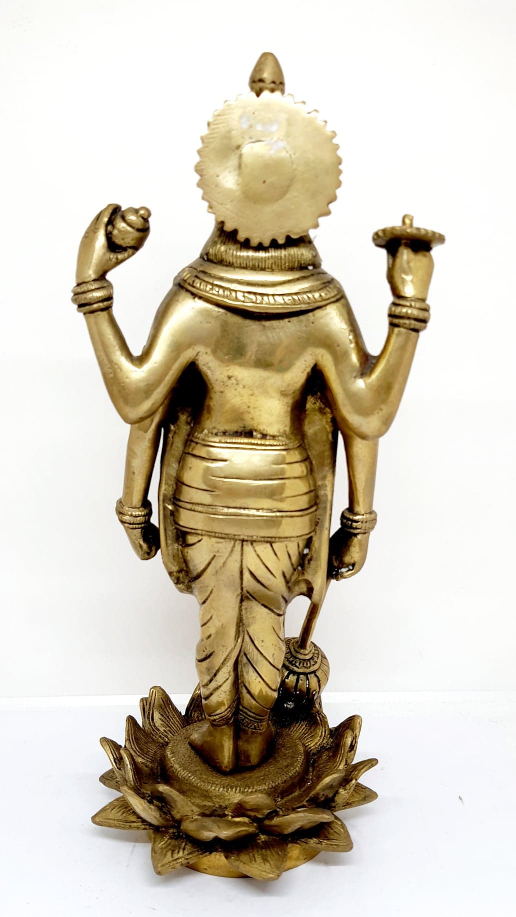 รูปภาพที่1 ของสินค้า : TP314 พระนารายณ์ยืนบนดอกบัว เนื้อทองเหลืองอินเดีย 