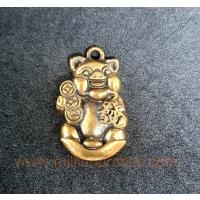 Z403 จี้หมูยืนบนก้อนเงิน  Z403 จี้หมูยืนบนก้อนเงิน